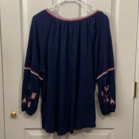 New Directions. Top. Size L. - Picture 5 of 7